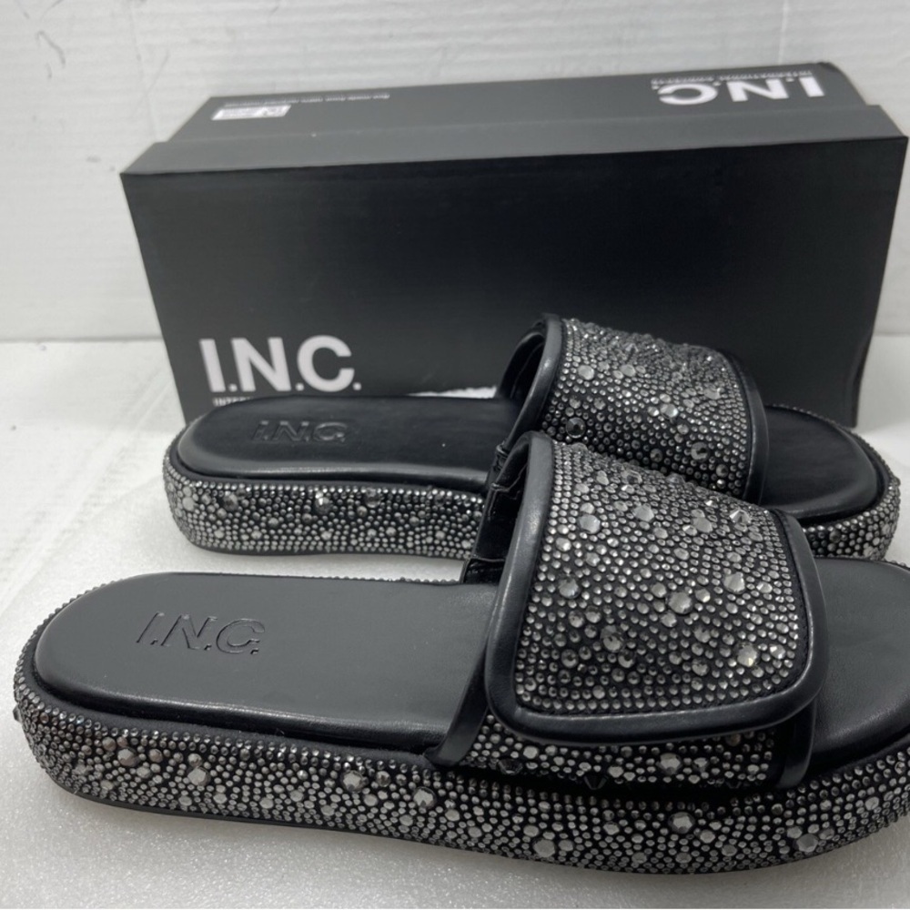 INC International Concepts .....flip flops!​​